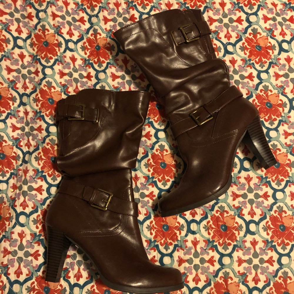 Brown slouch leather zip up boot